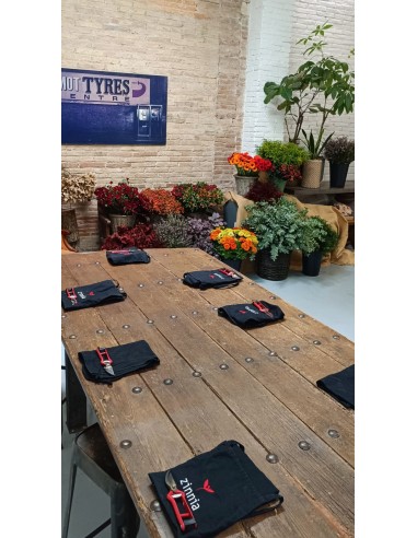 Taller "centro de mesa con flor de temporada" 18.09.2025