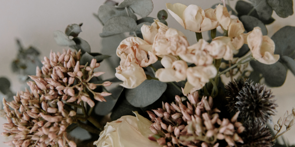Descubre el Encanto de los Centros de Flores Secas: Un Toque Vintage y Elegante para tu Hogar